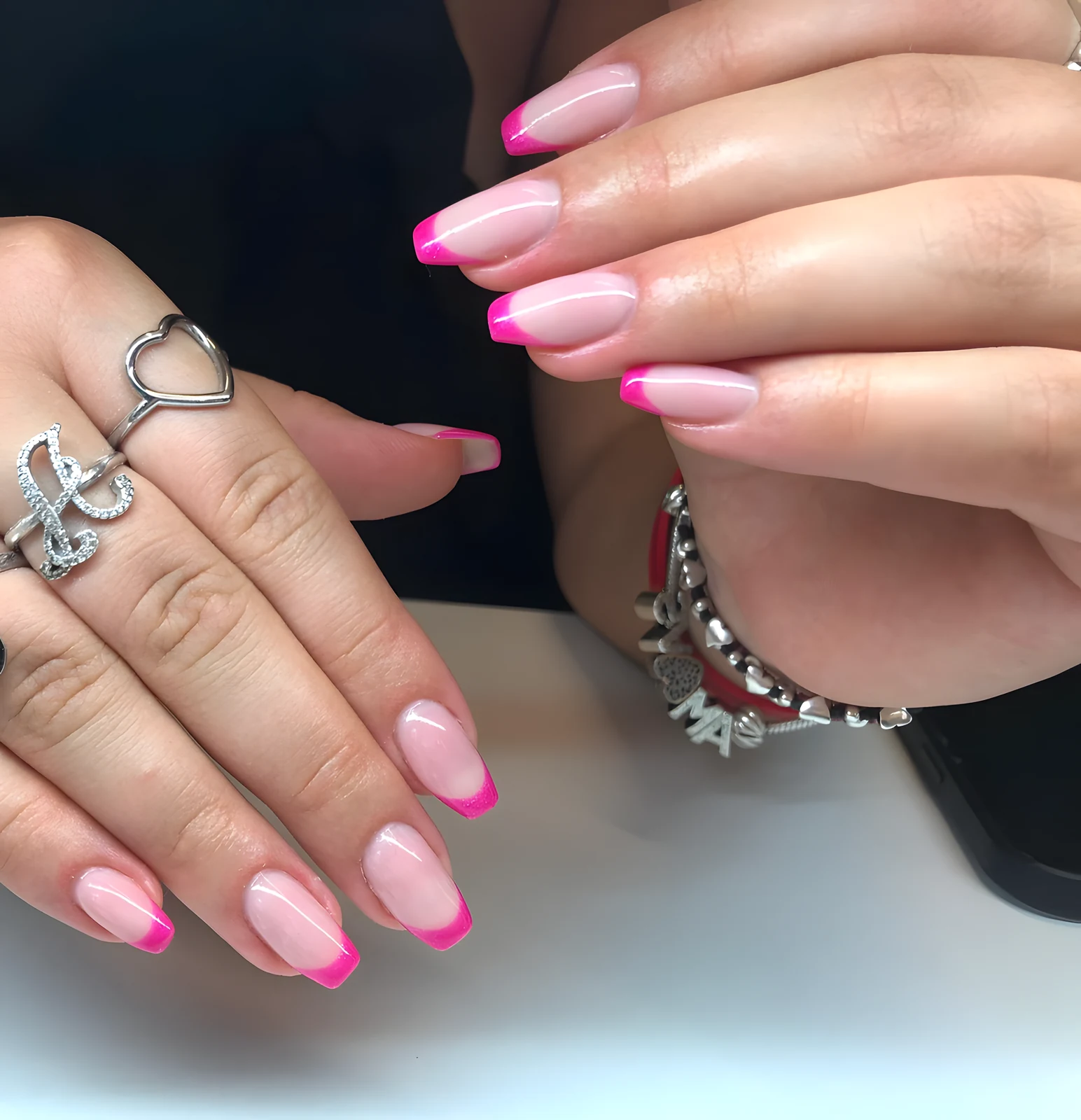 Unghie con french a punta fucsia